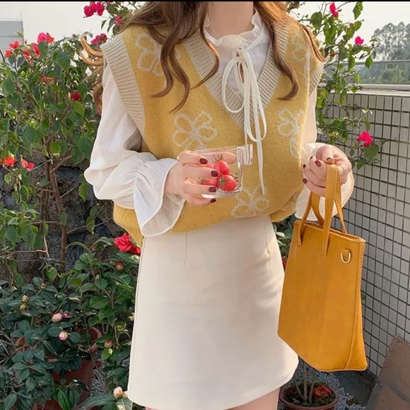 Yellow Flower Print Sweater Vest - Picture 5 of 5